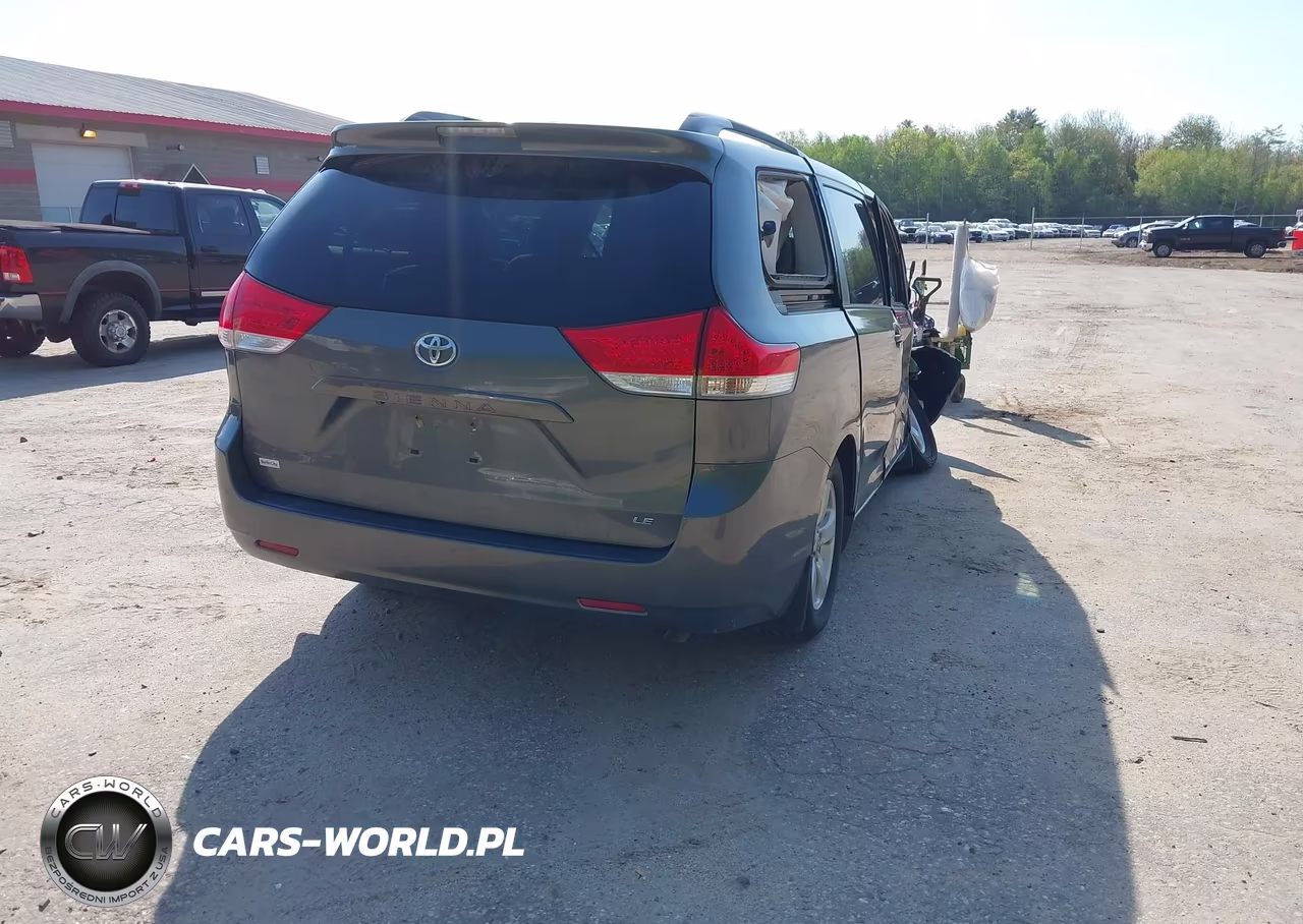 2014 Toyota Sienna Le V6 8 Passenger VIN:5TDKK3DC7ES515025 - 4