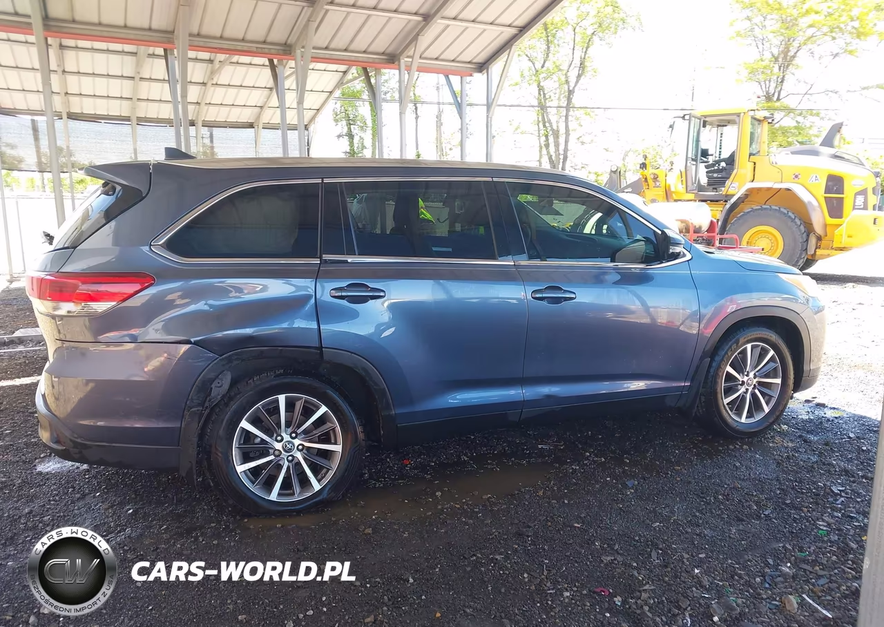 2019 Toyota Highlander Xle VIN:5TDJZRFH1KS991589 - 13