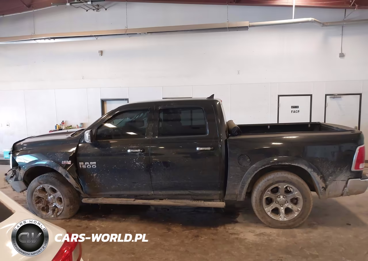 2015 Ram 1500 Laramie VIN:1C6RR7NT4FS643013 - 14