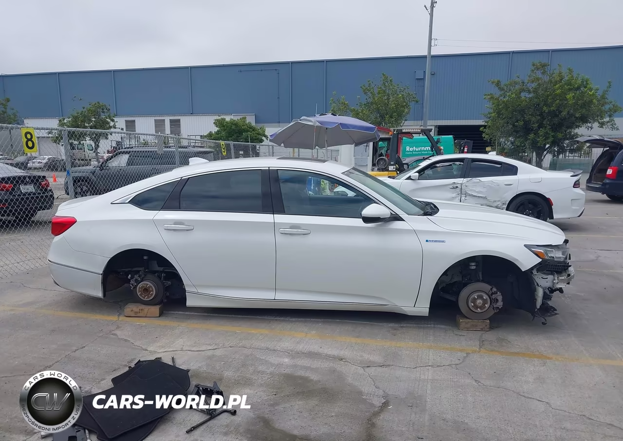 2018 Honda Accord Hybrid Touring VIN:1HGCV3F90JA003113 - 13