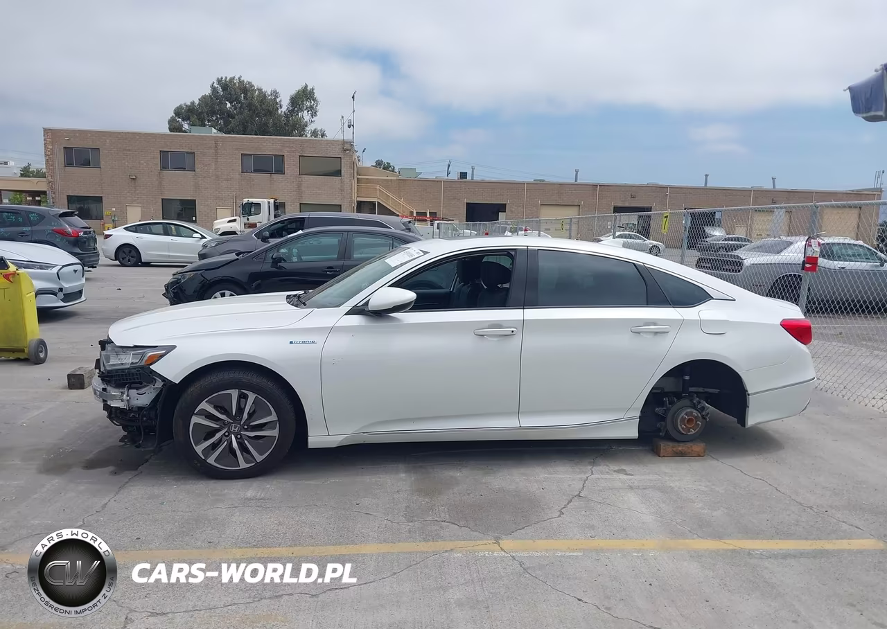 2018 Honda Accord Hybrid Touring VIN:1HGCV3F90JA003113 - 14