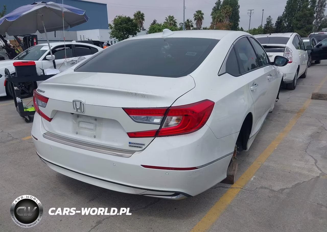 2018 Honda Accord Hybrid Touring VIN:1HGCV3F90JA003113 - 16