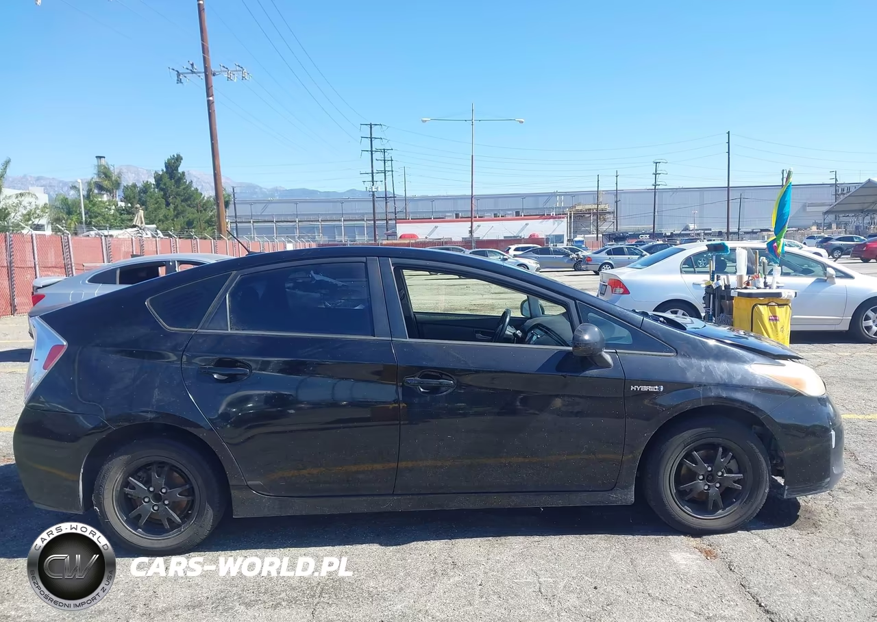 2013 Toyota Prius Four VIN:JTDKN3DU5D5699756 - 14