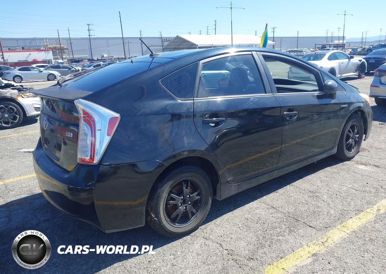 2013 Toyota Prius Four VIN:JTDKN3DU5D5699756 - 4