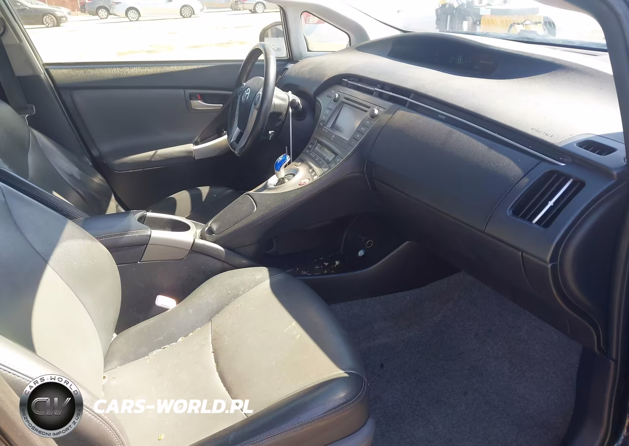 2013 Toyota Prius Four VIN:JTDKN3DU5D5699756 - 5