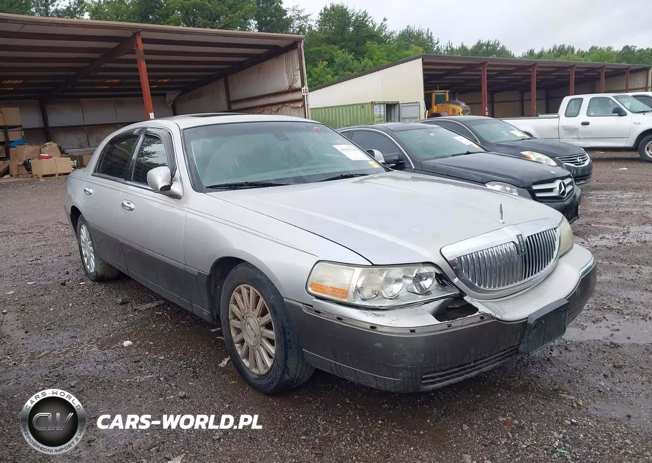 2003 Lincoln Town Car Signature