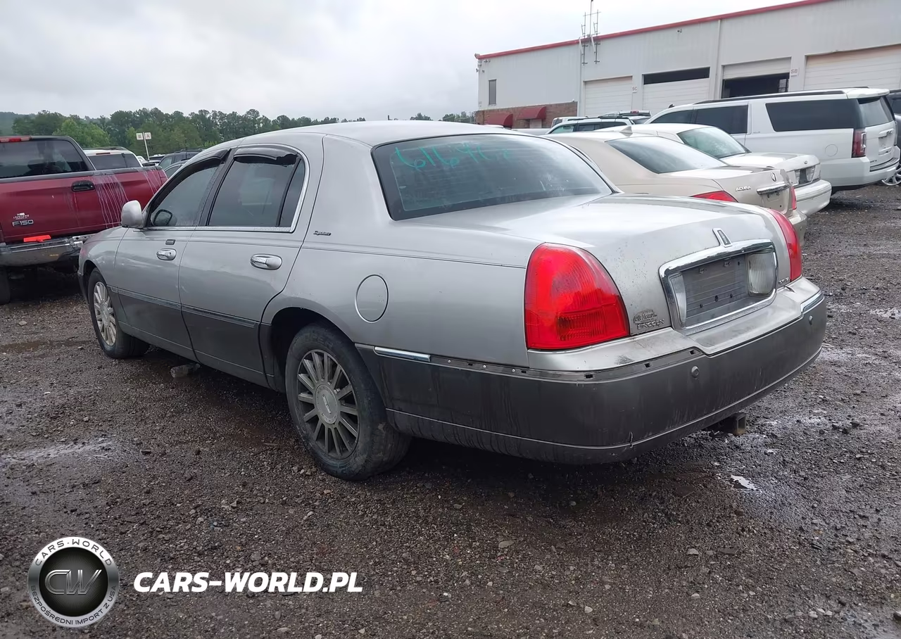 2003 Lincoln Town Car Signature VIN:1LNHM82W83Y616408 - 3