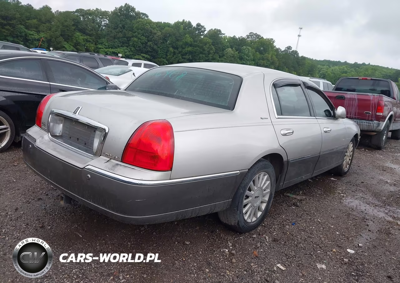 2003 Lincoln Town Car Signature VIN:1LNHM82W83Y616408 - 4