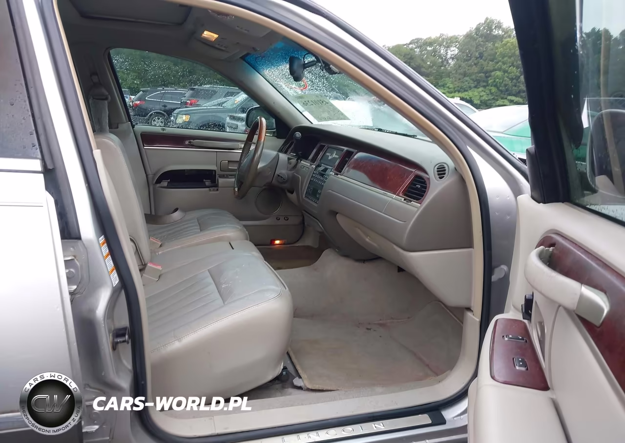 2003 Lincoln Town Car Signature VIN:1LNHM82W83Y616408 - 5