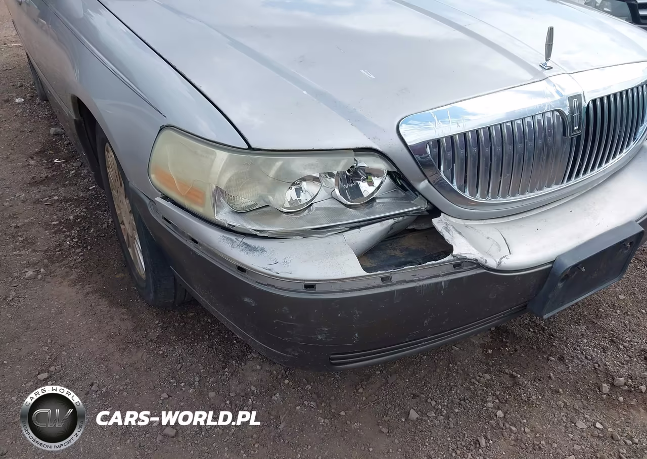 2003 Lincoln Town Car Signature VIN:1LNHM82W83Y616408 - 6