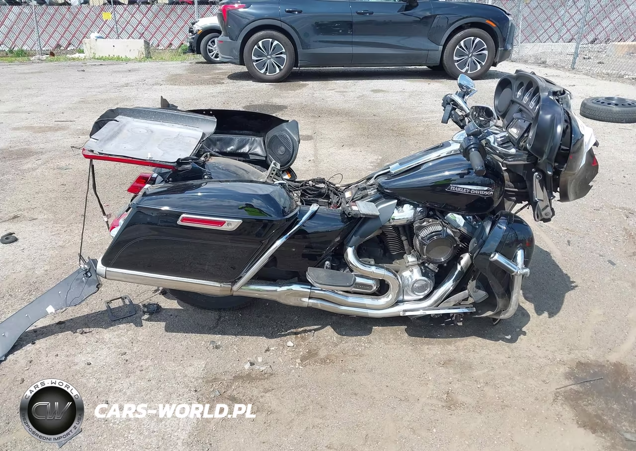 2018 Harley-Davidson Flhtcu Ultra Classic Electra Gld VIN:1HD1FCC12JB678729 - 12