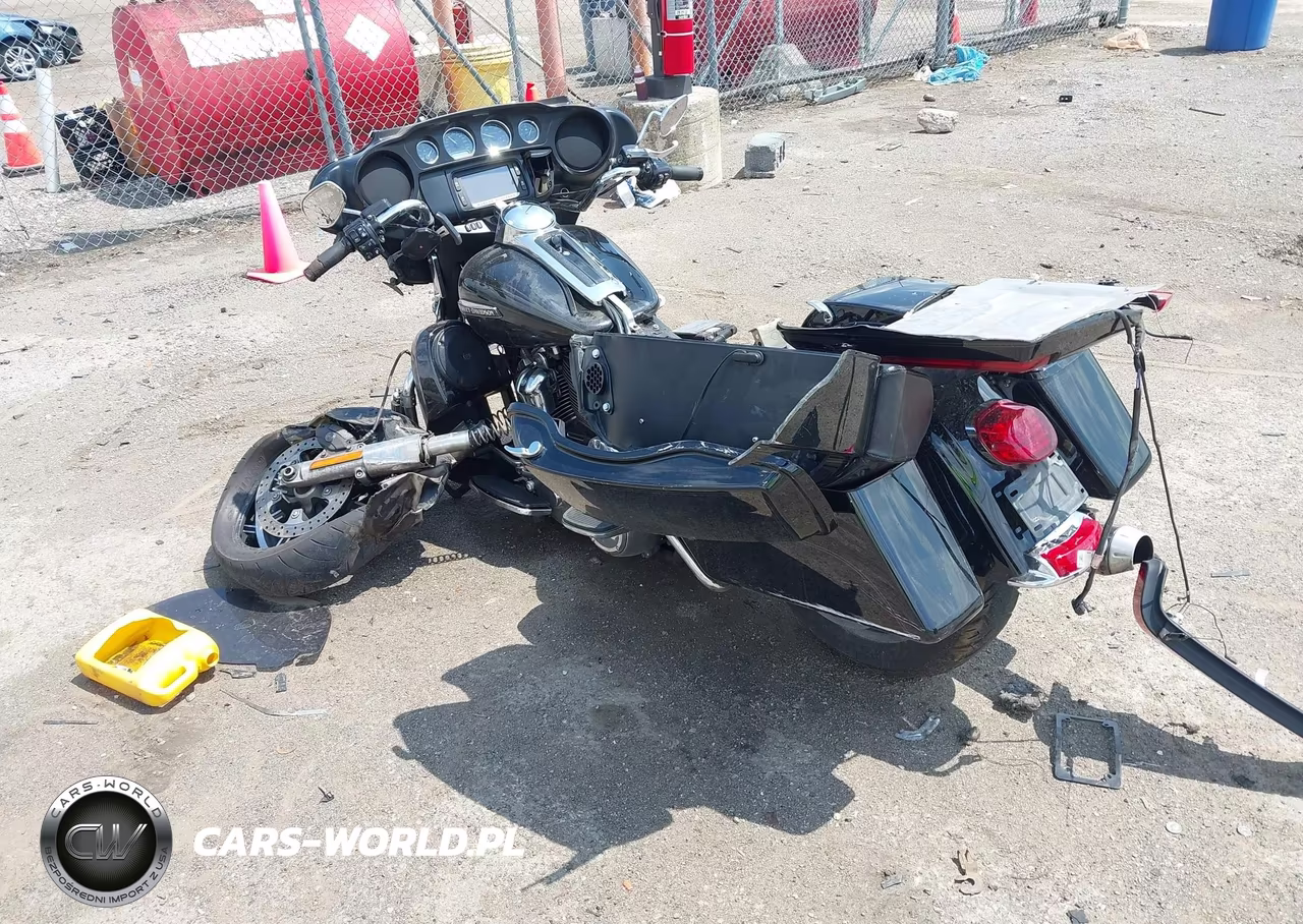 2018 Harley-Davidson Flhtcu Ultra Classic Electra Gld VIN:1HD1FCC12JB678729 - 3
