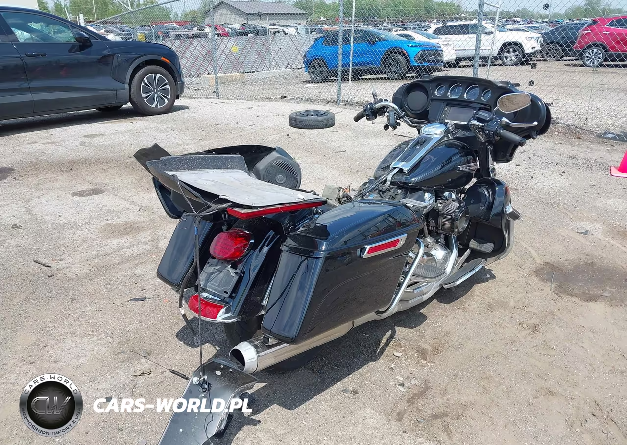 2018 Harley-Davidson Flhtcu Ultra Classic Electra Gld VIN:1HD1FCC12JB678729 - 4