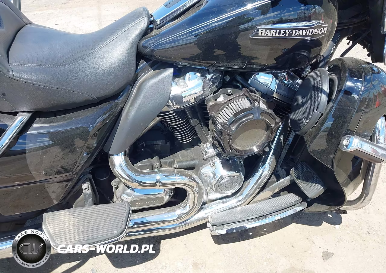 2018 Harley-Davidson Flhtcu Ultra Classic Electra Gld VIN:1HD1FCC12JB678729 - 8