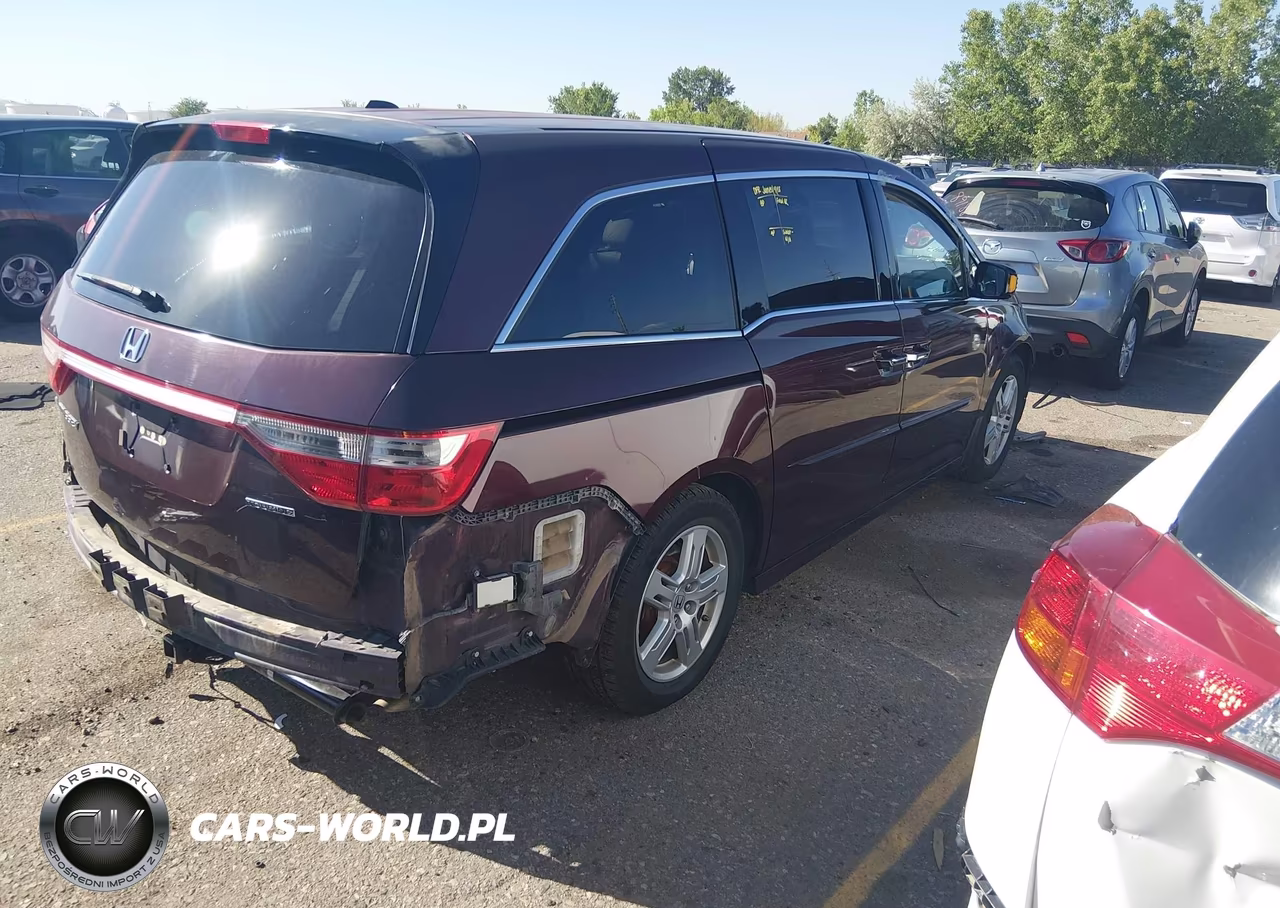 2013 Honda Odyssey Touring-Touring Elite VIN:5FNRL5H97DB079530 - 4