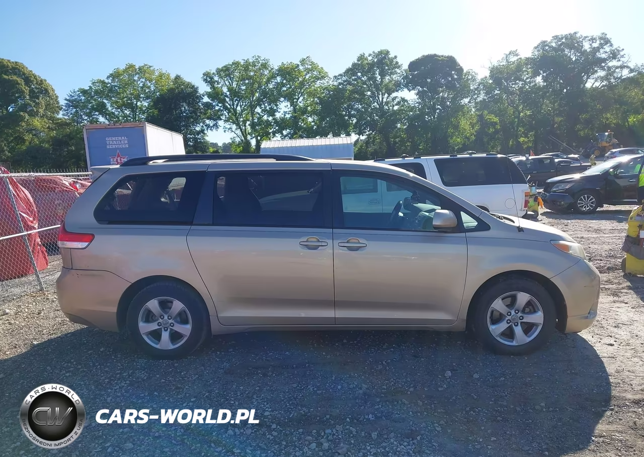 2011 Toyota Sienna Le V6 VIN:5TDKK3DC5BS132809 - 13