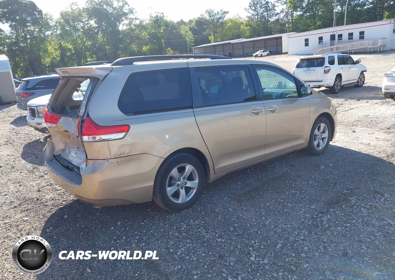 2011 Toyota Sienna Le V6 VIN:5TDKK3DC5BS132809 - 4