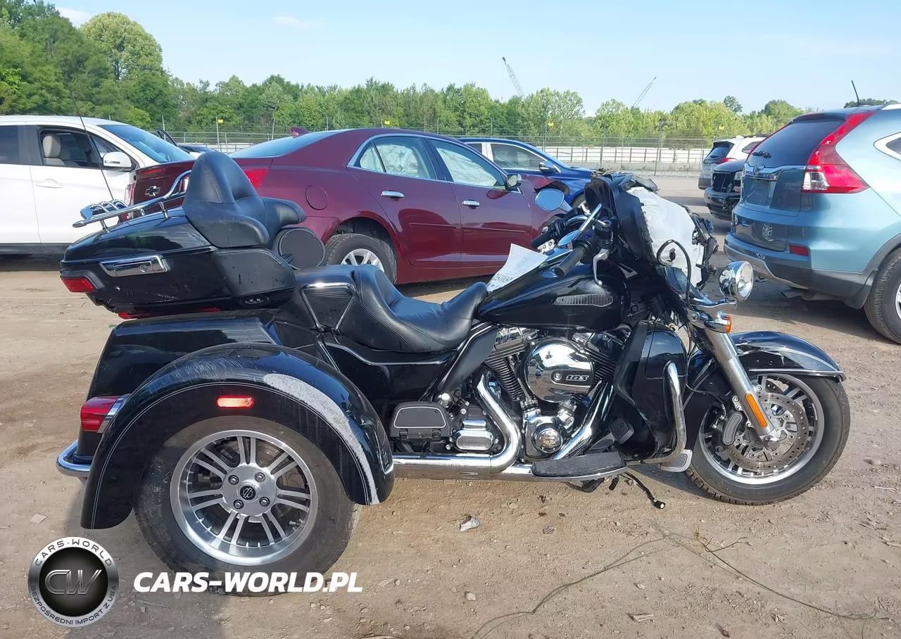 2015 Harley-Davidson Flhtcutg Tri Glide Ultra VIN:1HD1MAL17FB858497 - 11