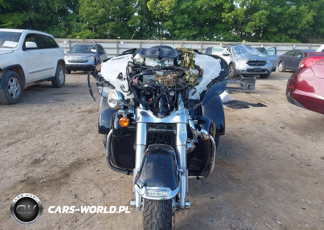 2015 Harley-Davidson Flhtcutg Tri Glide Ultra VIN:1HD1MAL17FB858497 - 5