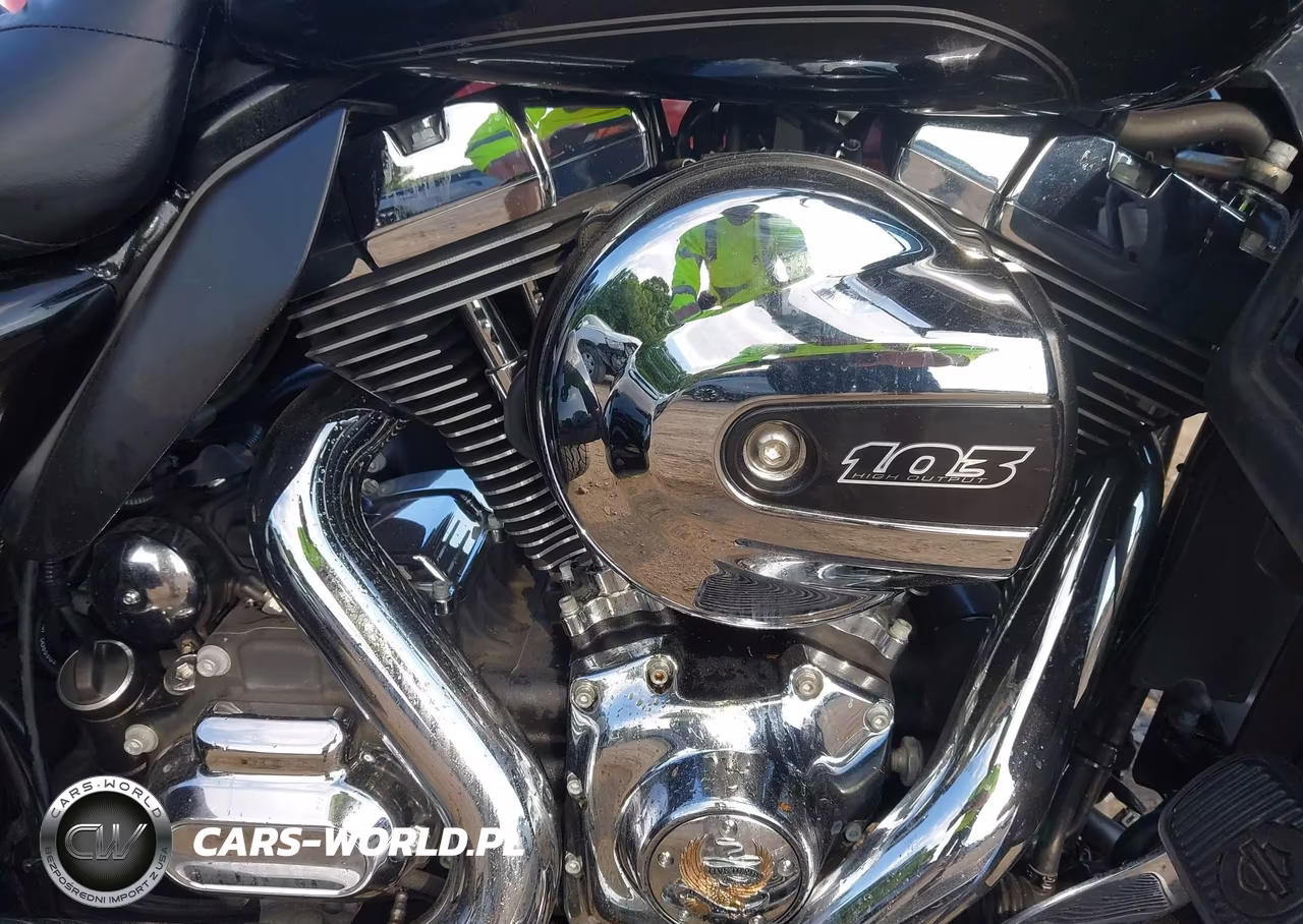 2015 Harley-Davidson Flhtcutg Tri Glide Ultra VIN:1HD1MAL17FB858497 - 8