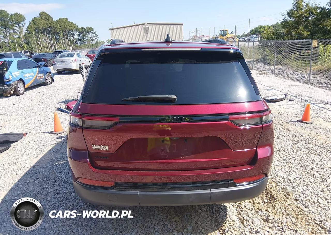 2023 Jeep Grand Cherokee Altitude 4X4 VIN:1C4RJHAG4PC531984 - 16