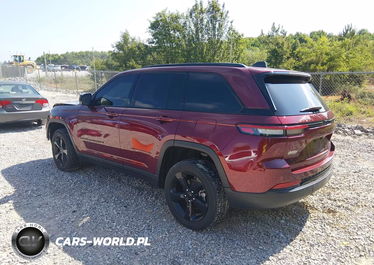 2023 Jeep Grand Cherokee Altitude 4X4 VIN:1C4RJHAG4PC531984 - 3