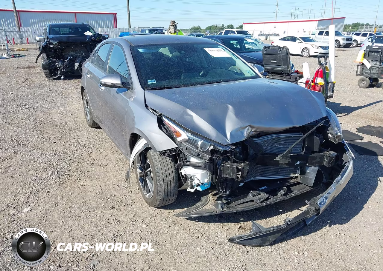 2024 Kia Forte Lxs – zdjęcie 1 z 17