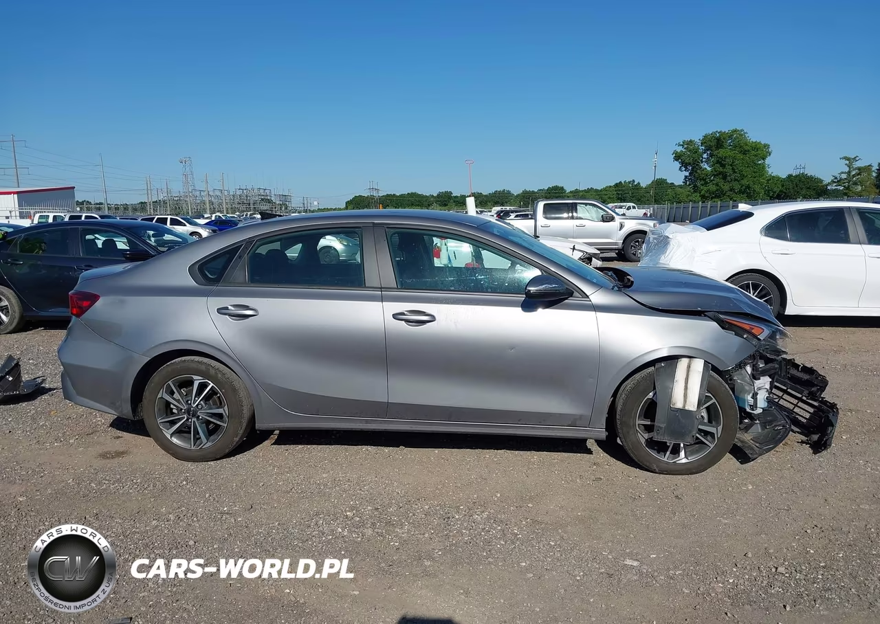 2024 Kia Forte Lxs VIN:3KPF24AD0RE772550 - 14