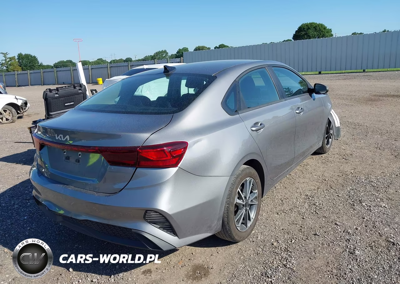2024 Kia Forte Lxs VIN:3KPF24AD0RE772550 - 4