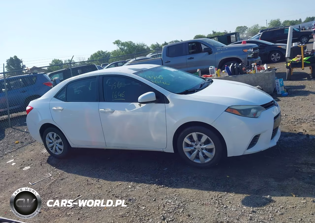 2015 Toyota Corolla Le VIN:5YFBURHE7FP256863 - 13