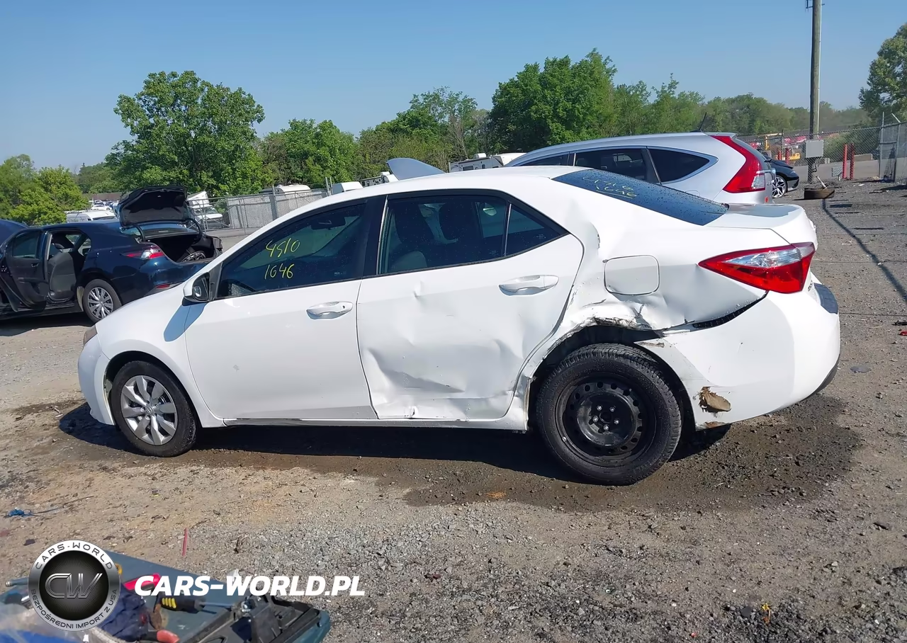 2015 Toyota Corolla Le VIN:5YFBURHE7FP256863 - 14