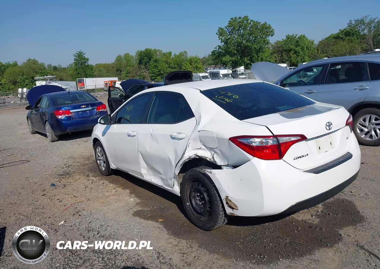 2015 Toyota Corolla Le VIN:5YFBURHE7FP256863 - 3