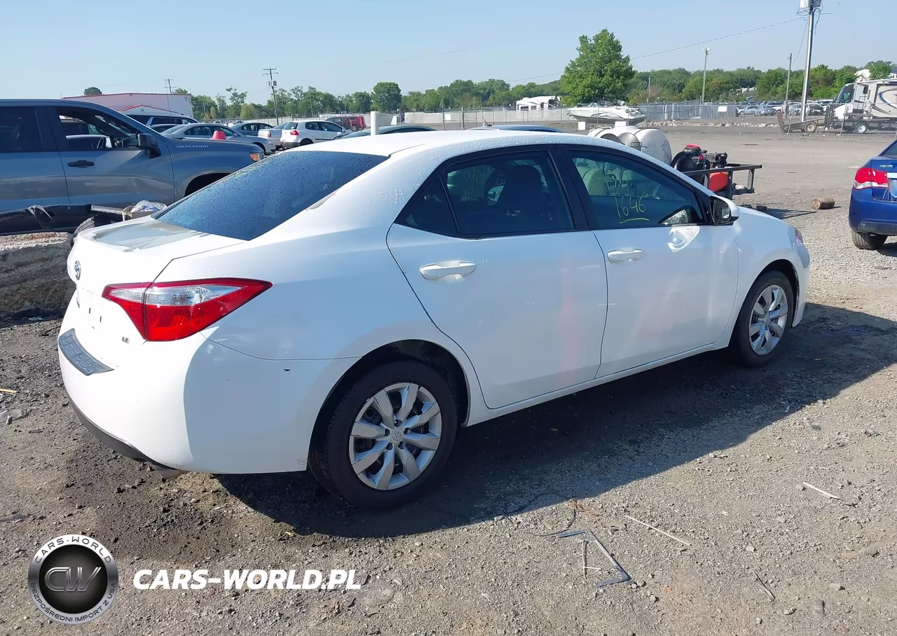 2015 Toyota Corolla Le VIN:5YFBURHE7FP256863 - 4