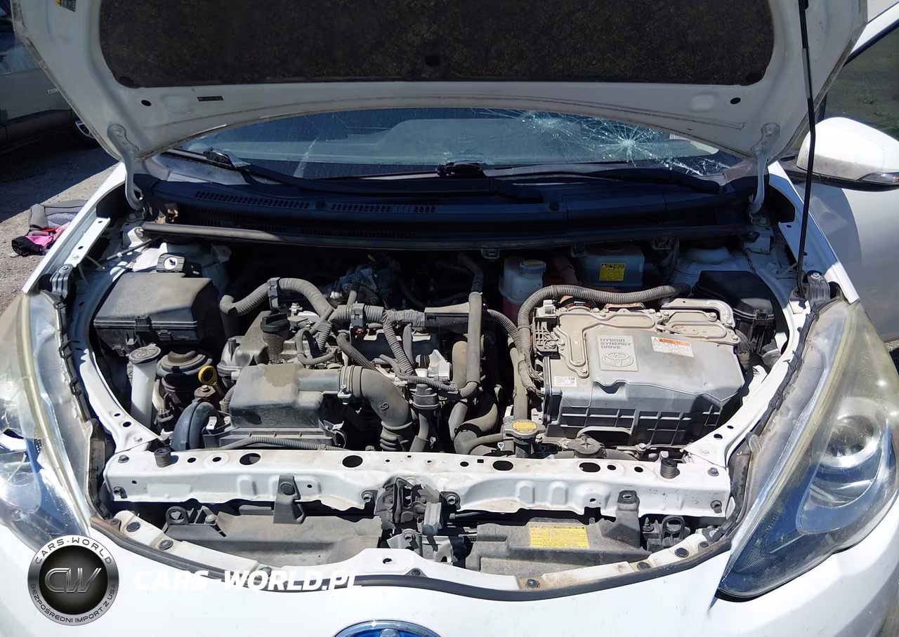2015 Toyota Prius C Two VIN:JTDKDTB31F1086749 - 10