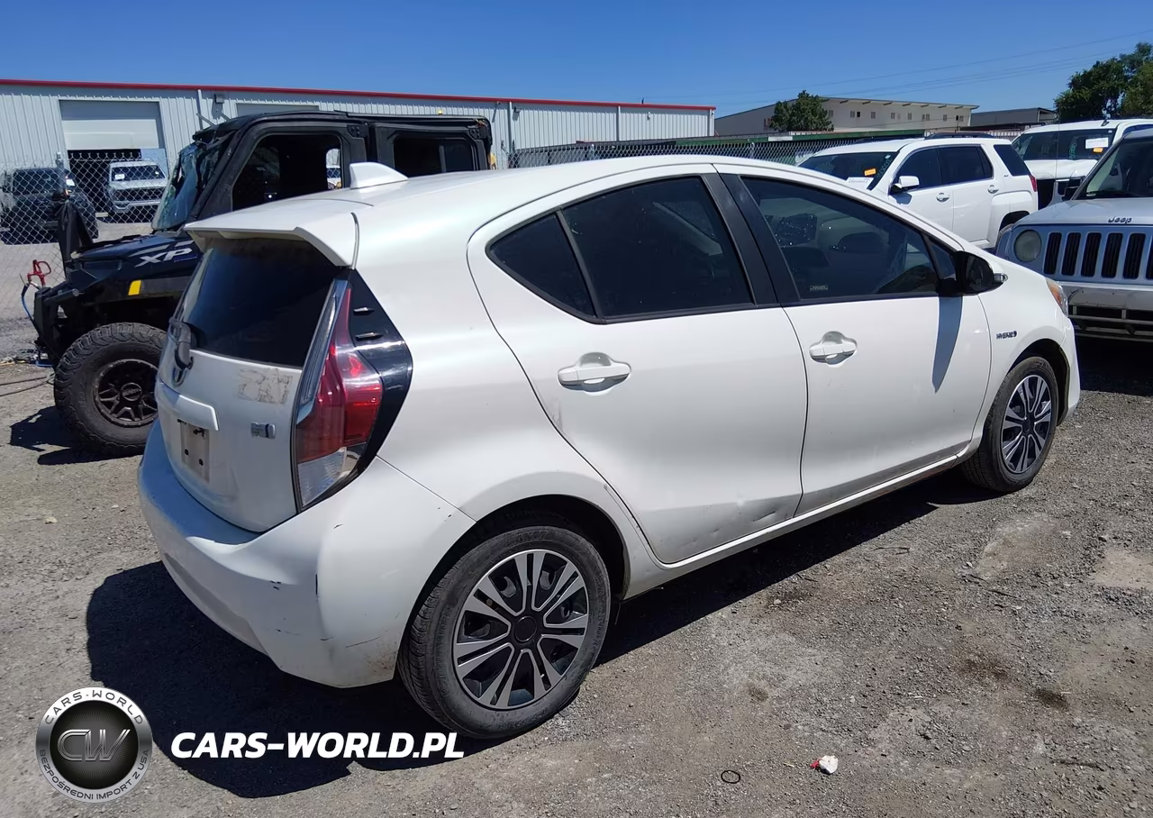 2015 Toyota Prius C Two VIN:JTDKDTB31F1086749 - 4