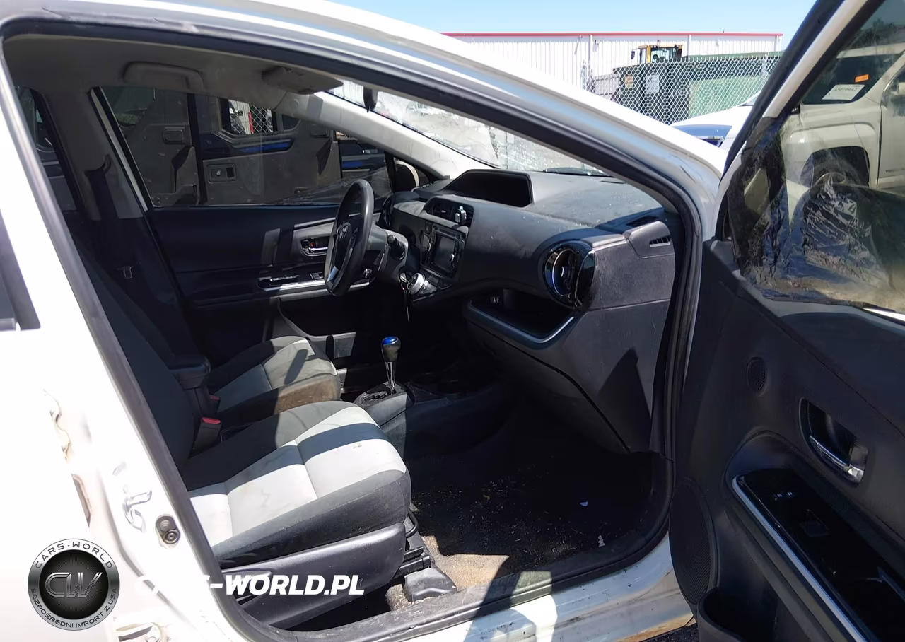 2015 Toyota Prius C Two VIN:JTDKDTB31F1086749 - 5