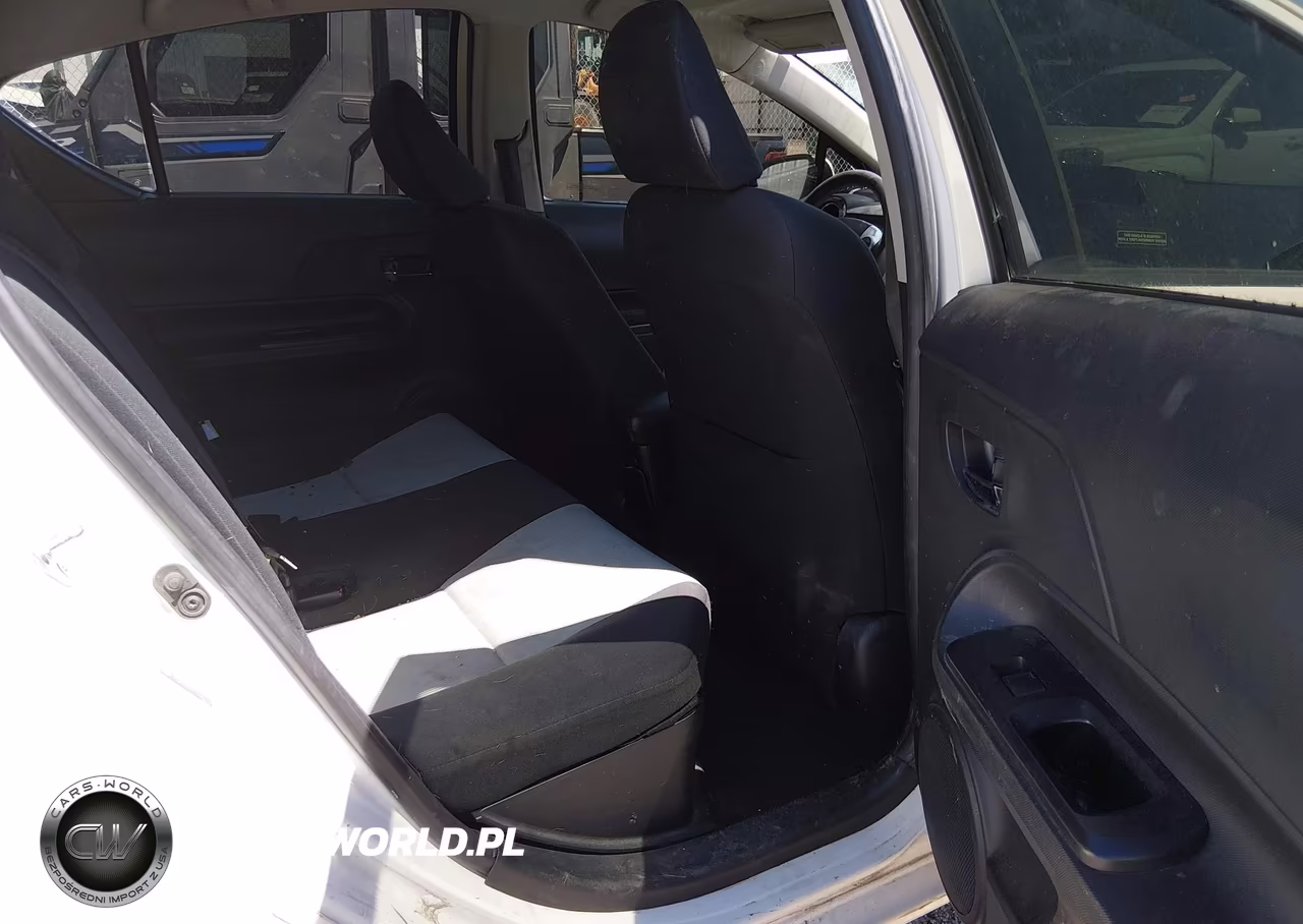 2015 Toyota Prius C Two VIN:JTDKDTB31F1086749 - 8