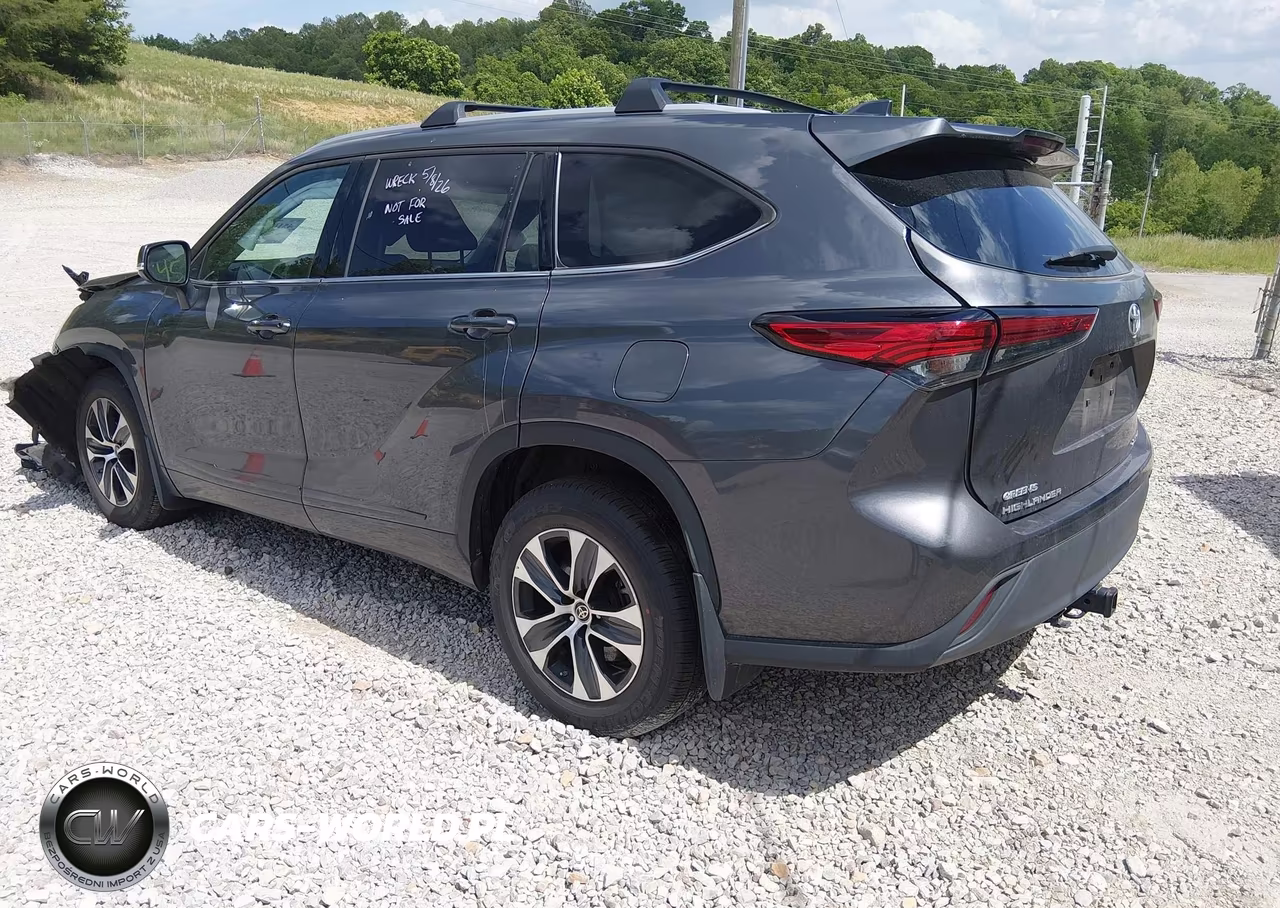 2022 Toyota Highlander Xle VIN:5TDGZRBH6NS579673 - 3
