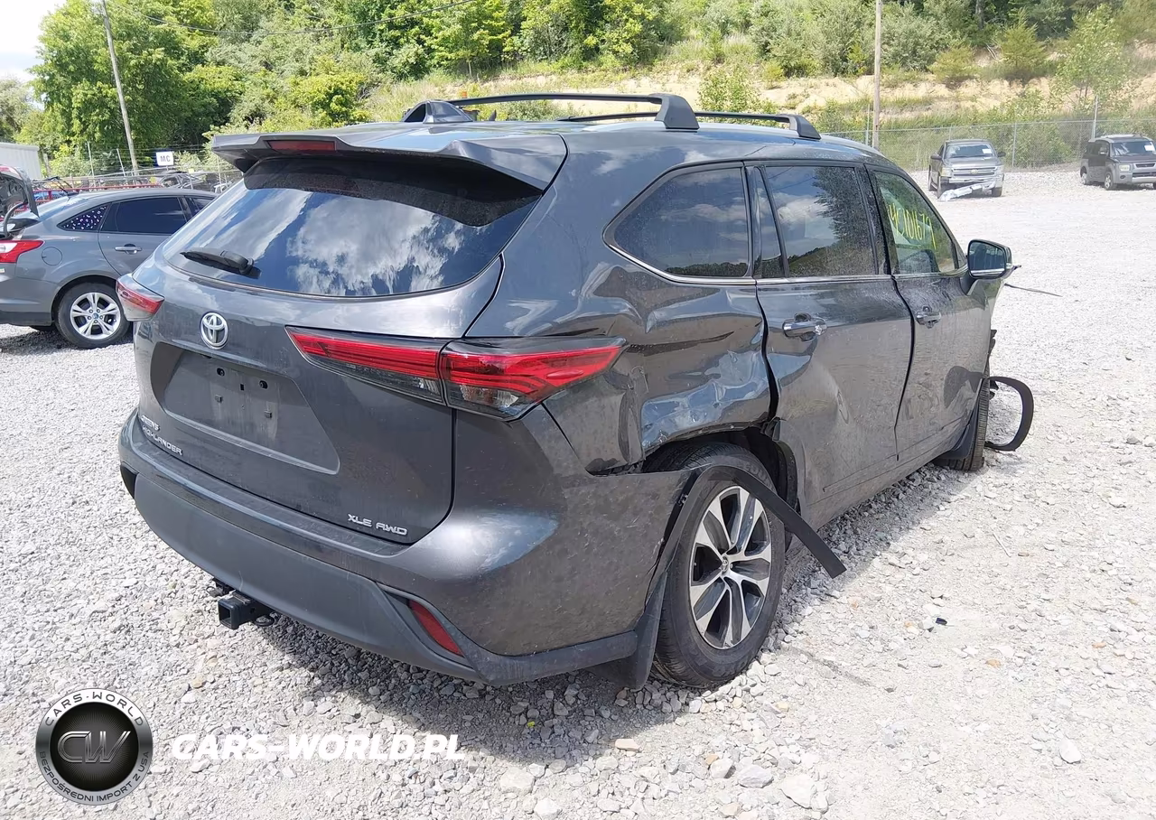 2022 Toyota Highlander Xle VIN:5TDGZRBH6NS579673 - 4