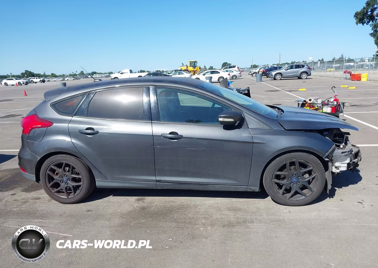 2016 Ford Focus Se VIN:1FADP3K27GL407129 - 13