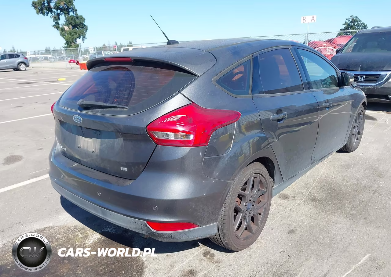 2016 Ford Focus Se VIN:1FADP3K27GL407129 - 4