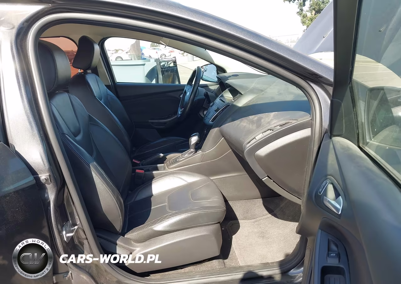 2016 Ford Focus Se VIN:1FADP3K27GL407129 - 5