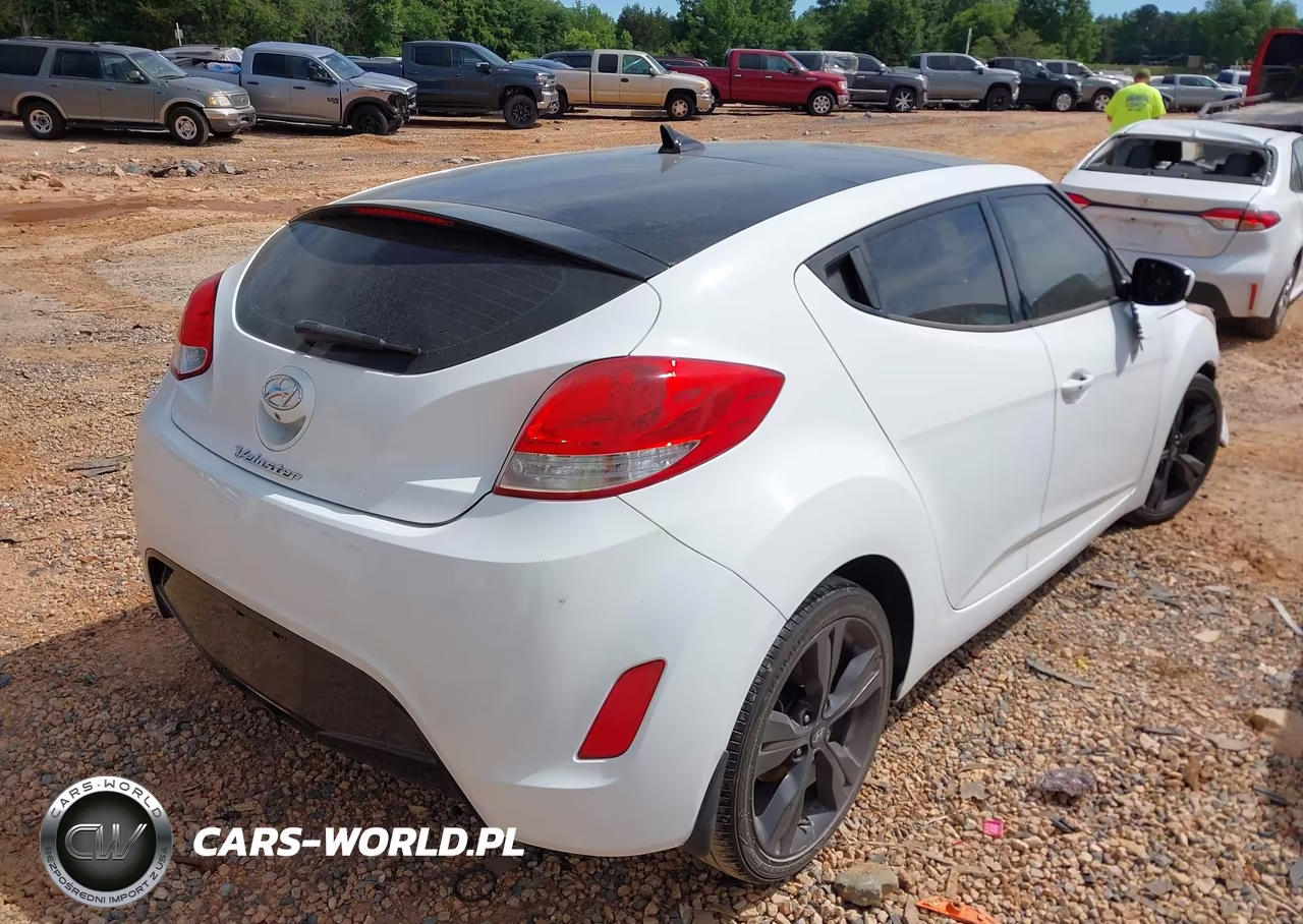 2017 Hyundai Veloster Value Edition VIN:KMHTC6AD1HU319576 - 4