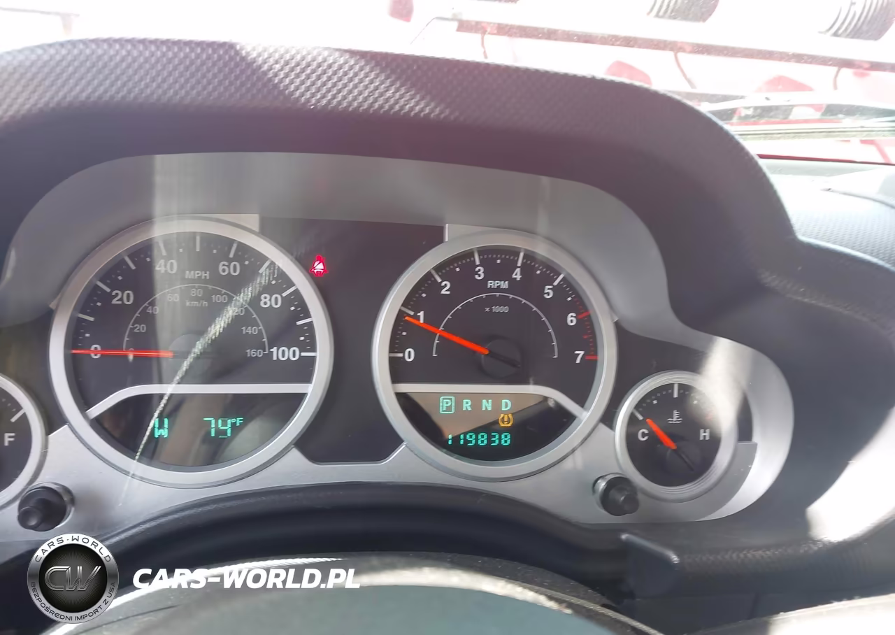 2010 Jeep Wrangler Unlimited Sport VIN:1J4HA3H14AL106136 - 7