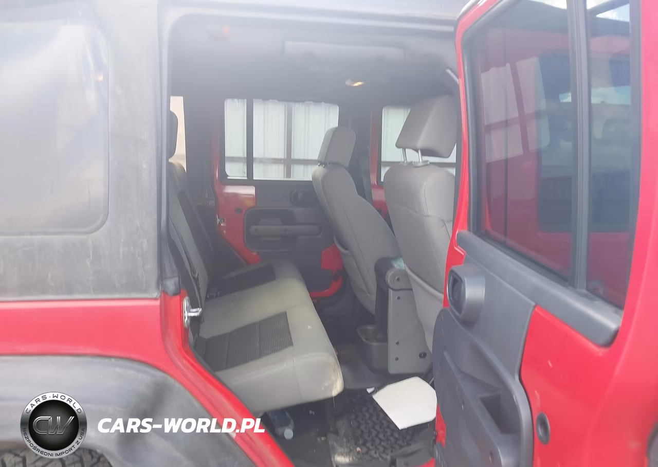 2010 Jeep Wrangler Unlimited Sport VIN:1J4HA3H14AL106136 - 8
