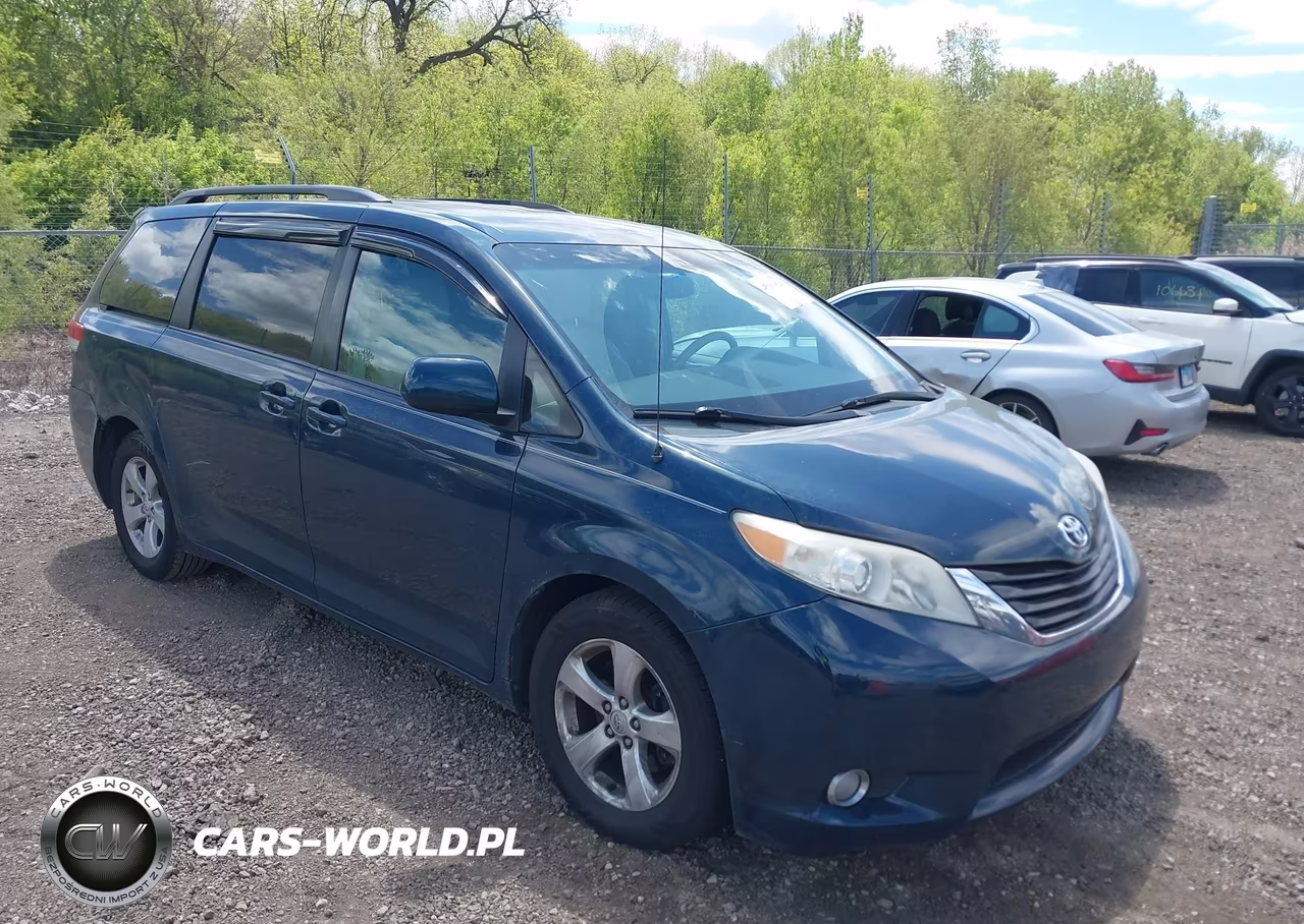 2011 Toyota Sienna Le V6 – zdjęcie 1 z 16