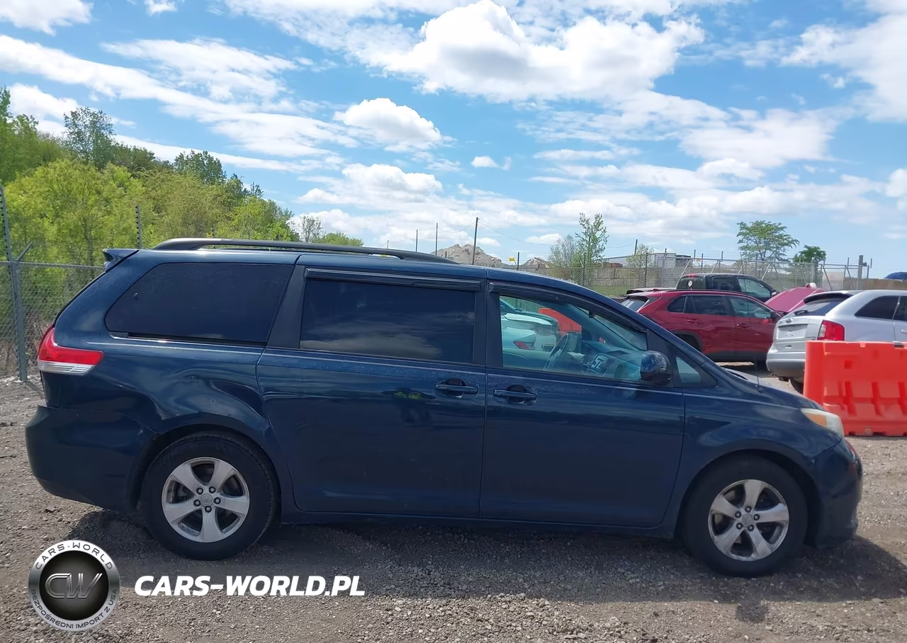 2011 Toyota Sienna Le V6 VIN:5TDKK3DCXBS129288 - 13