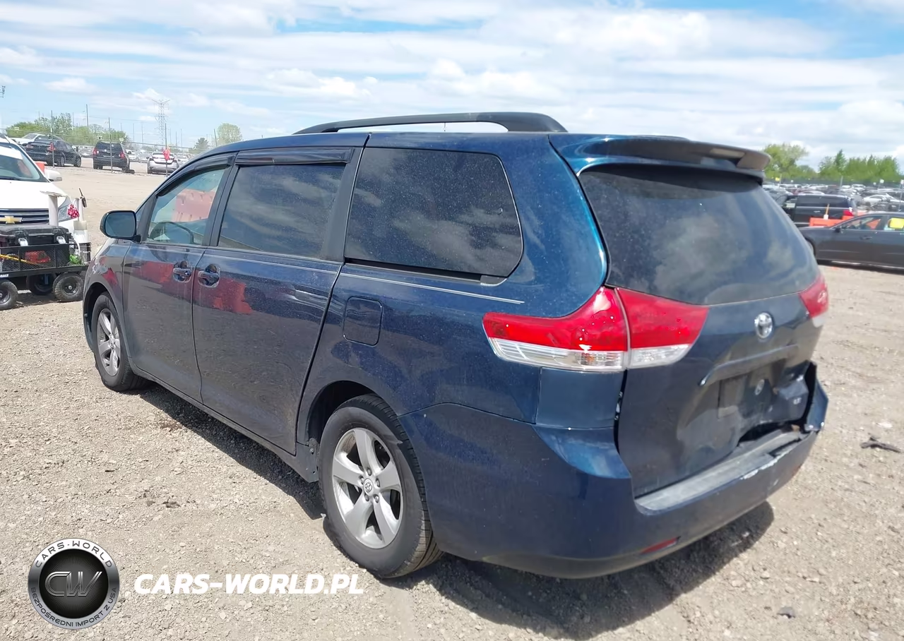 2011 Toyota Sienna Le V6 VIN:5TDKK3DCXBS129288 - 3