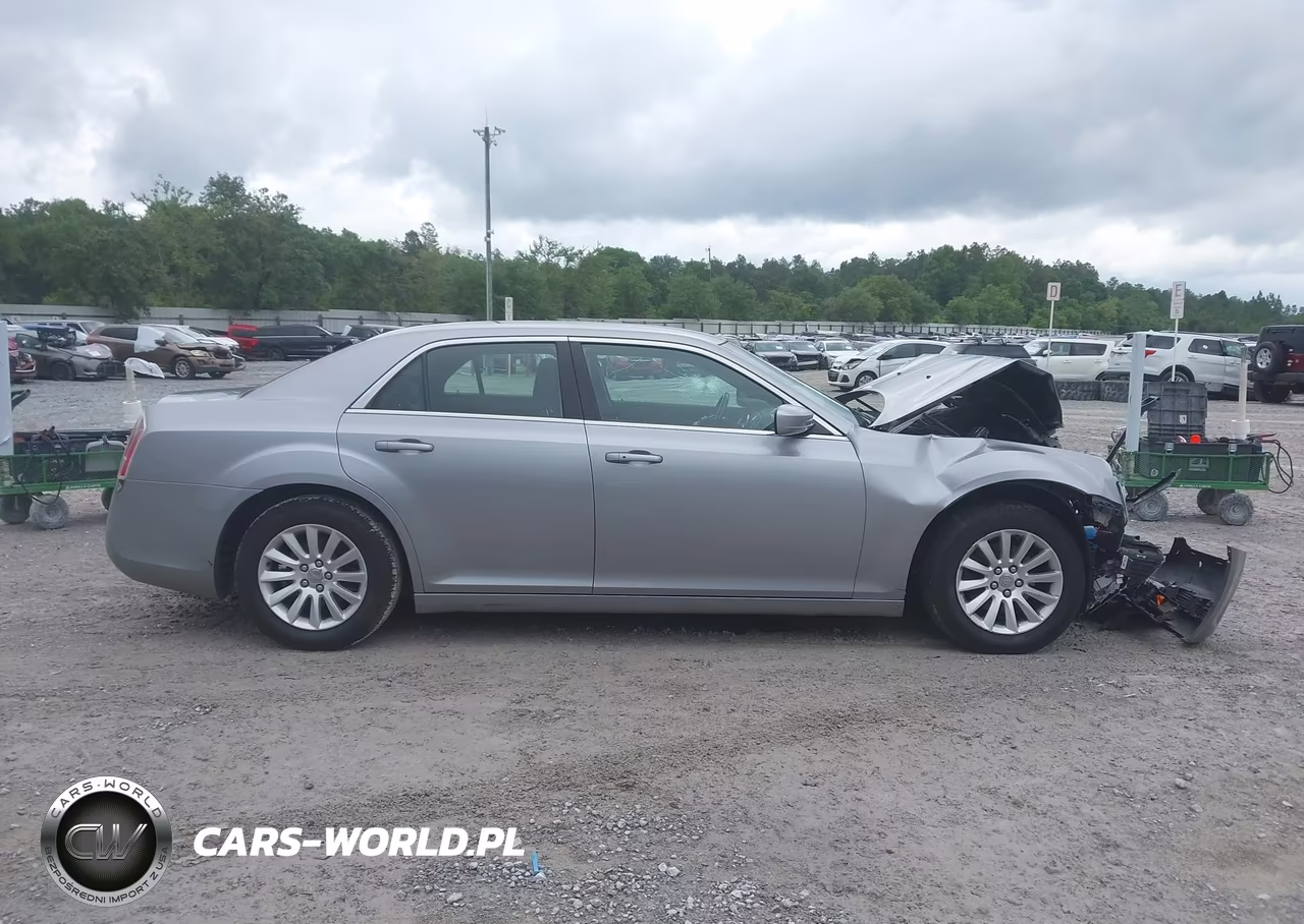 2013 Chrysler 300 Motown VIN:2C3CCAAG5DH618829 - 13