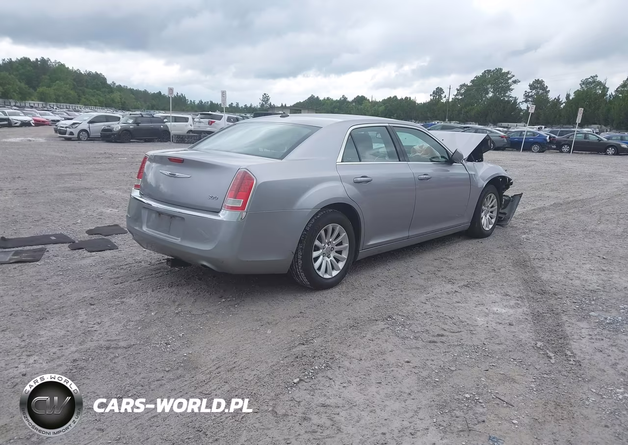 2013 Chrysler 300 Motown VIN:2C3CCAAG5DH618829 - 4